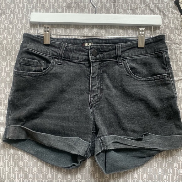 URBAN Outfitters BDG Black Mom Shortie Shorts High Waisted Sz 28 - Picture 2 of 7